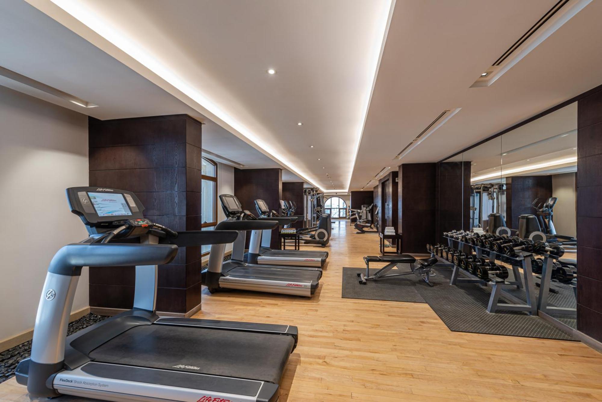 Narcissus Riyadh Hotel&Spa Exterior foto The gym at the hotel