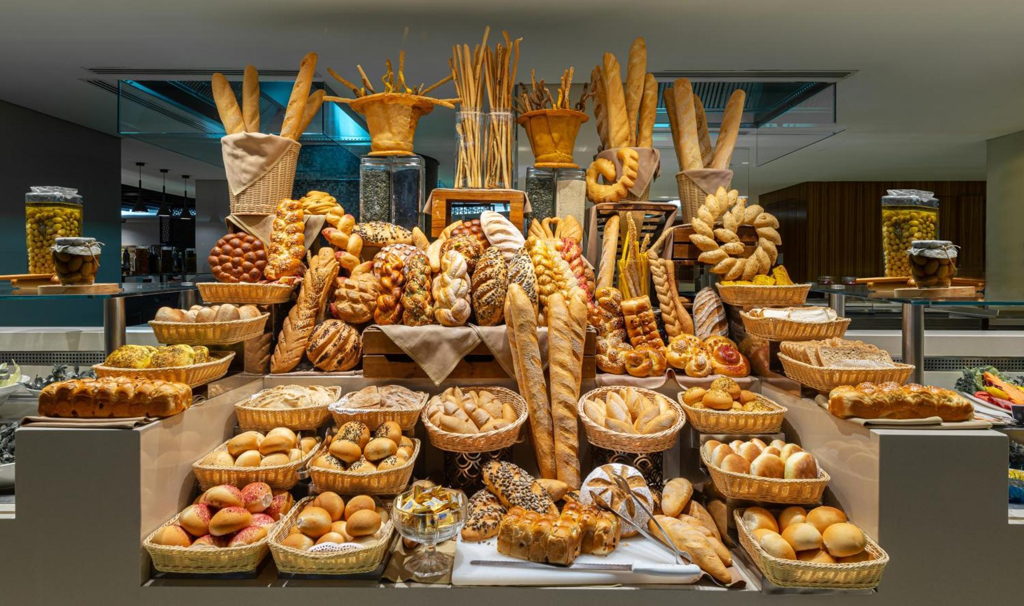 Narcissus Riyadh Hotel&Spa Exterior foto Bread display at a hotel