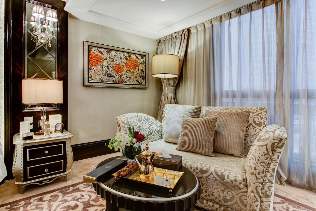 Narcissus Riyadh Hotel&Spa Exterior foto A living room in a suite at the Ritz-Carlton, DIFC